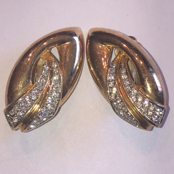 Vintage Jewelry - Piscitelli Elegant Vintage Gold Tone CZ Rhinestone Retro Clip On Earrings